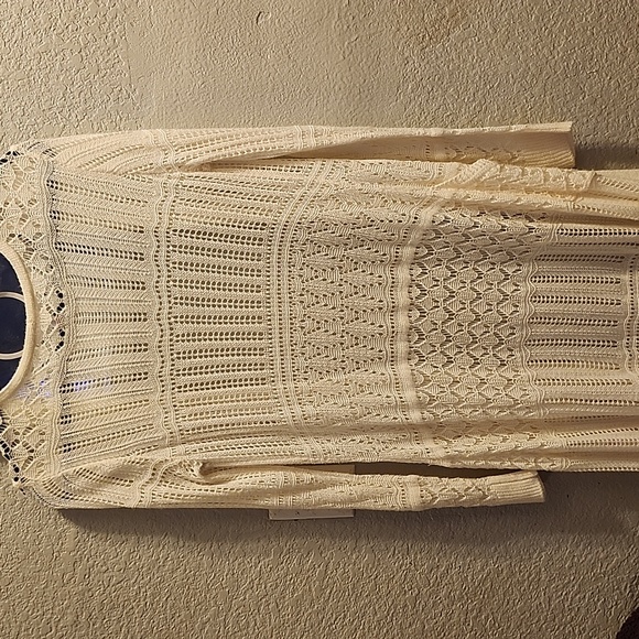 Long sleeved dressy sweater Size Med - Picture 4 of 4